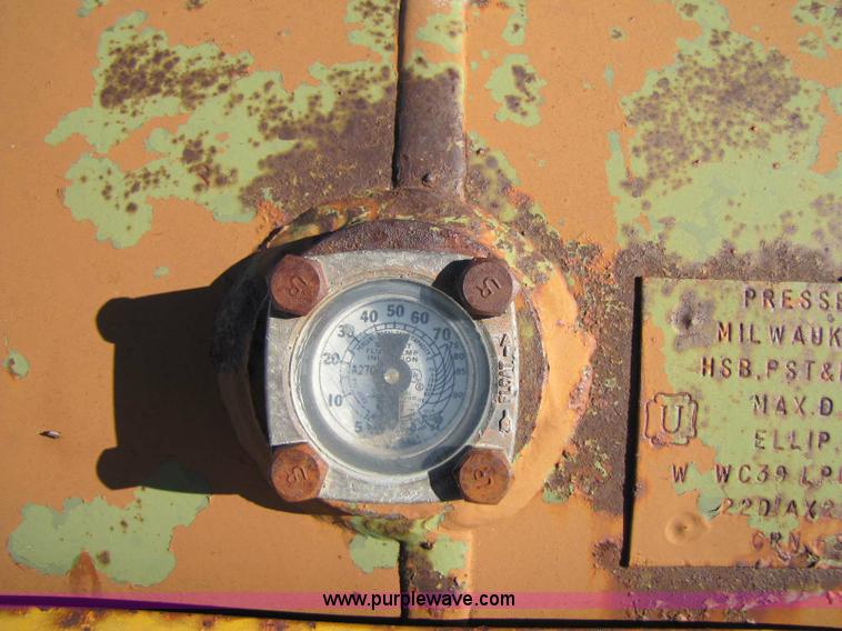 image for item 8345 1963 Minneapolis Moline 336-4 propane tractor