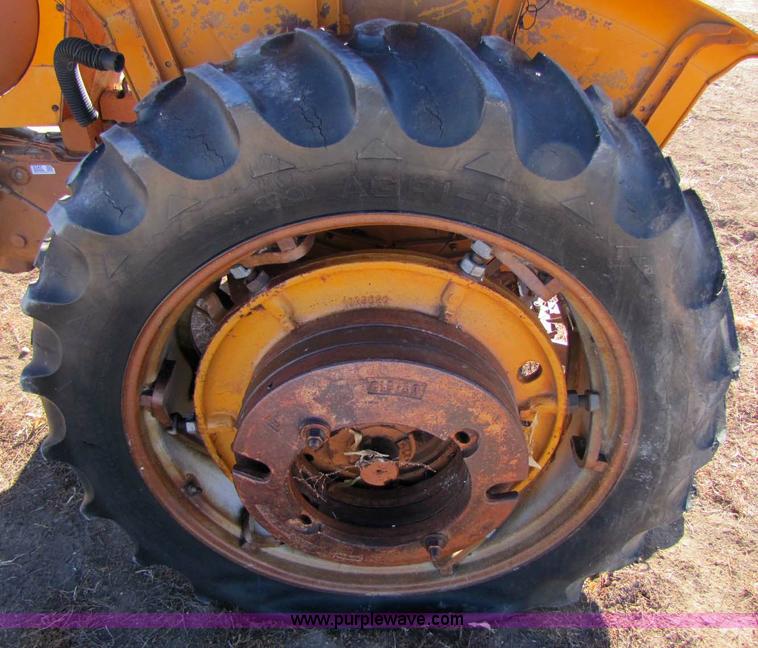 image for item 8345 1963 Minneapolis Moline 336-4 propane tractor