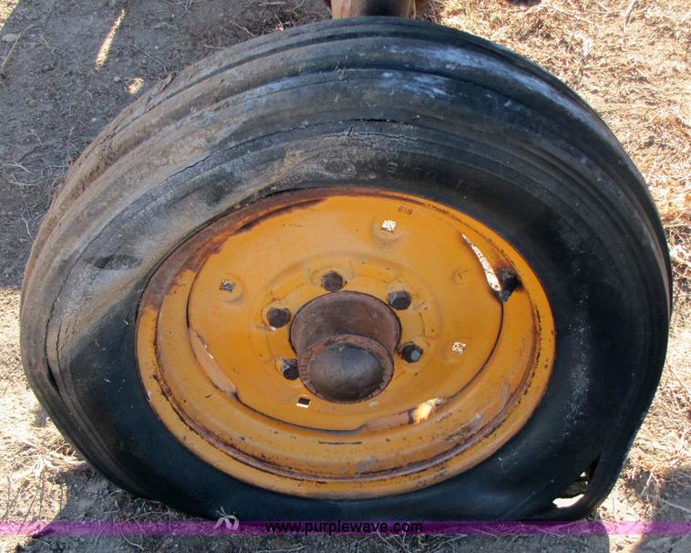 image for item 8345 1963 Minneapolis Moline 336-4 propane tractor