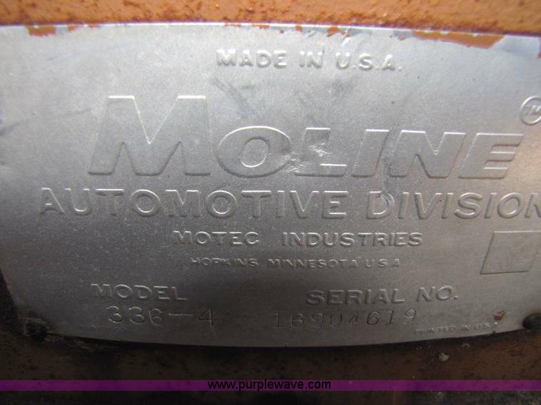 image for item 8345 1963 Minneapolis Moline 336-4 propane tractor