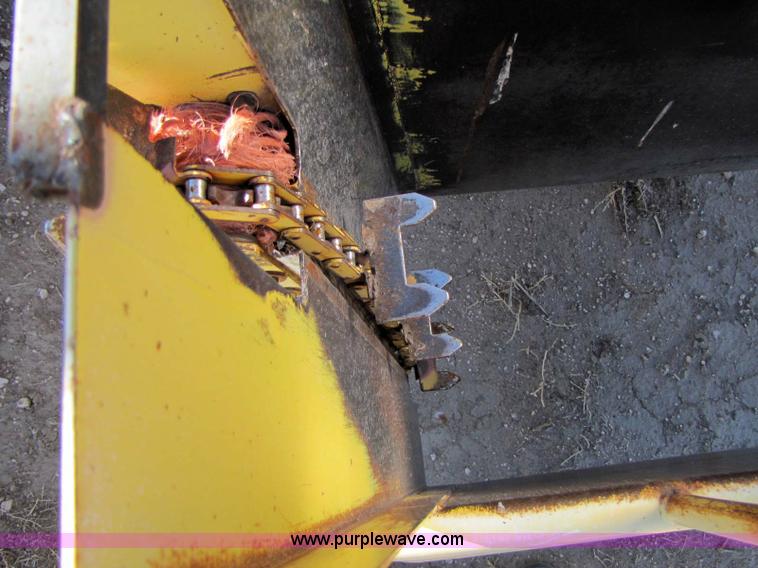 image for item 8346 New Holland 1049 stack cruiser