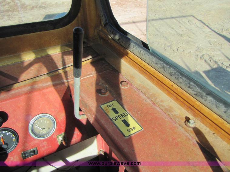 image for item 8346 New Holland 1049 stack cruiser