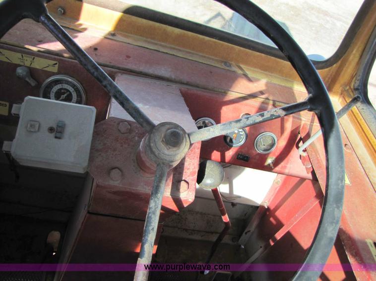 image for item 8346 New Holland 1049 stack cruiser