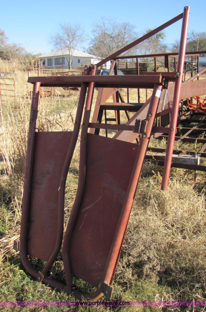 image for item 9000 Livestock head gate