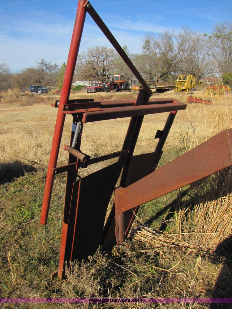 image for item 9000 Livestock head gate