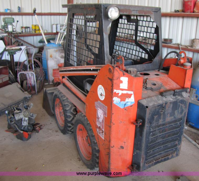 image for item 9011 Thomas A404T83S skid steer