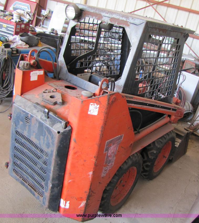 image for item 9011 Thomas A404T83S skid steer