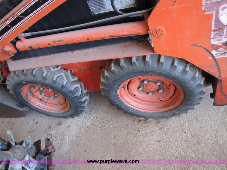 image for item 9011 Thomas A404T83S skid steer