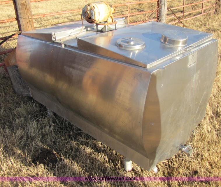 image for item 9012 Em-Bee 250 gallon bulk milk tank