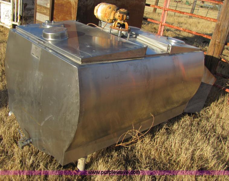 image for item 9012 Em-Bee 250 gallon bulk milk tank