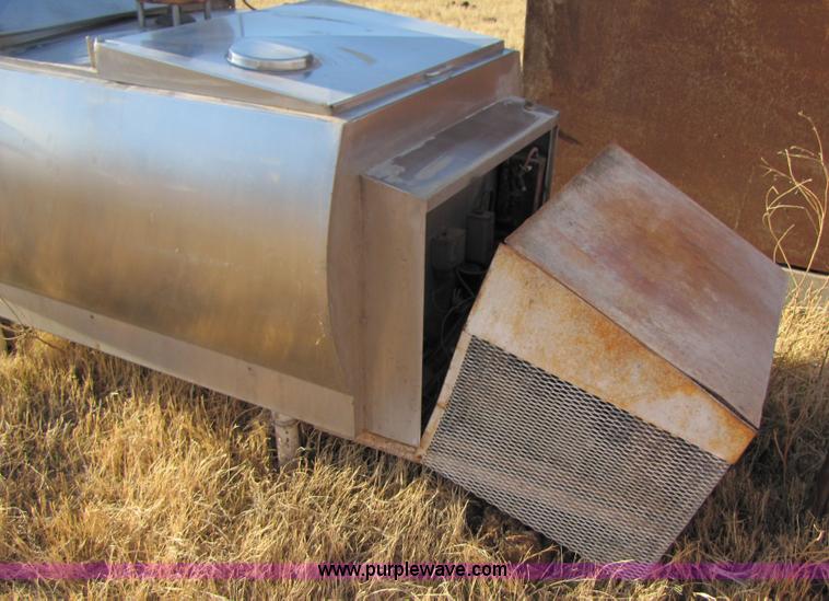 image for item 9012 Em-Bee 250 gallon bulk milk tank