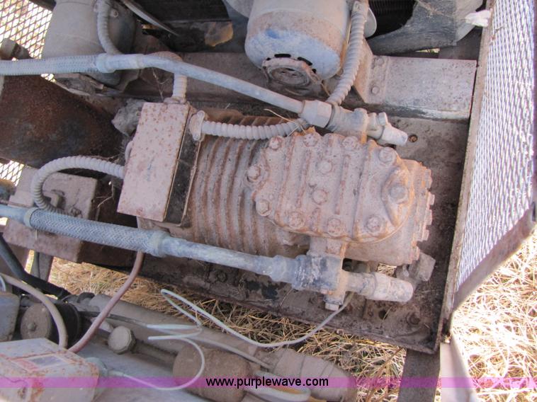 image for item 9012 Em-Bee 250 gallon bulk milk tank