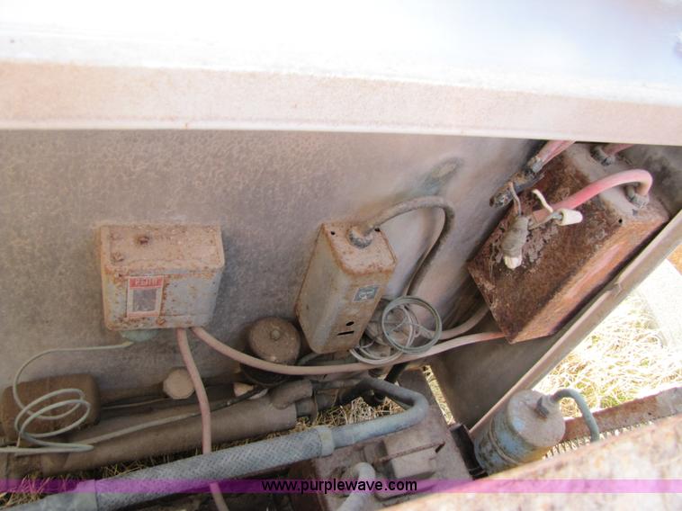 image for item 9012 Em-Bee 250 gallon bulk milk tank