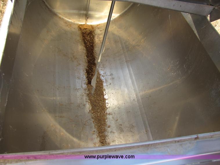 image for item 9012 Em-Bee 250 gallon bulk milk tank