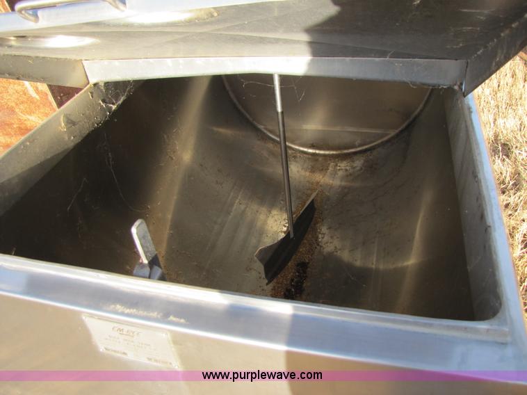 image for item 9012 Em-Bee 250 gallon bulk milk tank