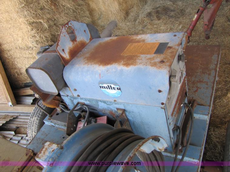 image for item 9014 Miller Bluestar 2E DC arc welder