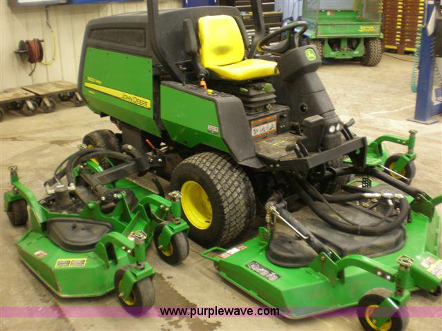 image for item 1208 2007 John Deere 1600 wide area mower