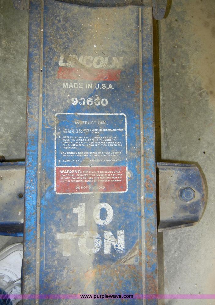 image for item 2091 Lincoln 10 ton floor jack