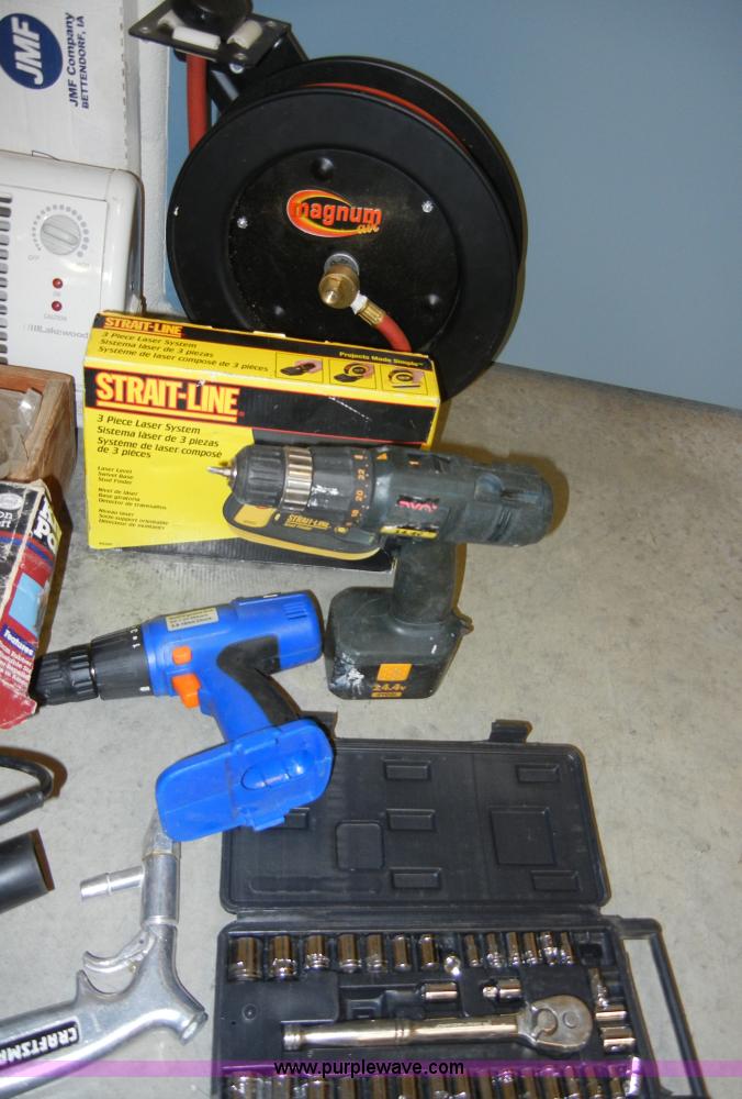 image for item 2117 Assorted tools