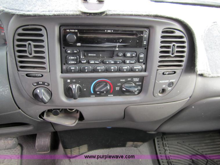 image for item 2988 2003 Ford F150 XLT Supercab pickup truck