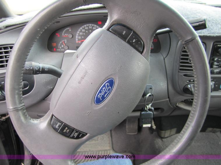 image for item 2988 2003 Ford F150 XLT Supercab pickup truck