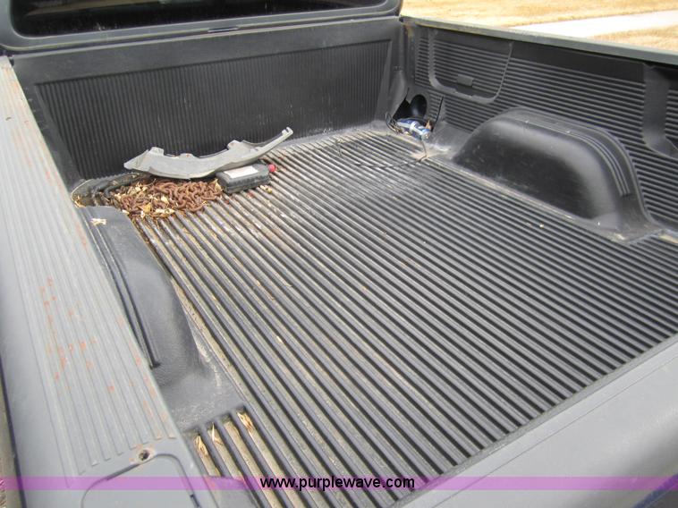 image for item 2988 2003 Ford F150 XLT Supercab pickup truck