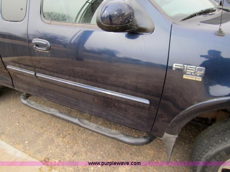 image for item 2988 2003 Ford F150 XLT Supercab pickup truck