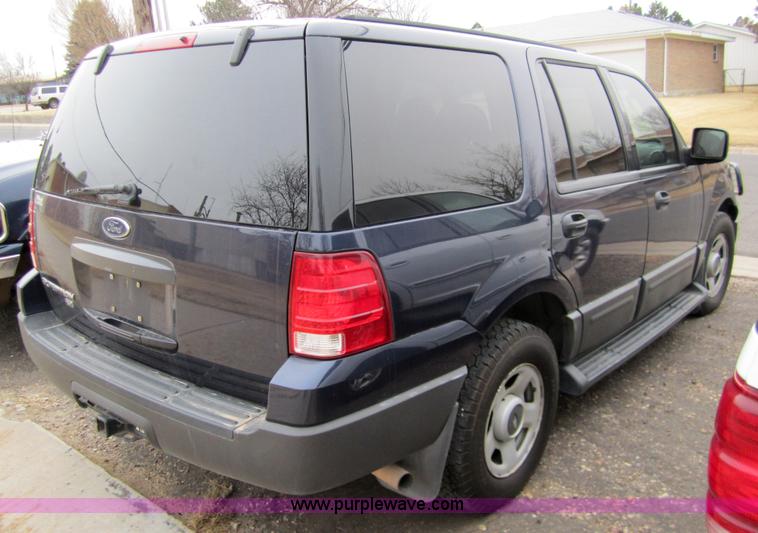 image for item 2989 2004 Ford Expedition XLT