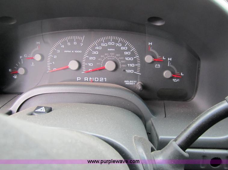 image for item 2989 2004 Ford Expedition XLT