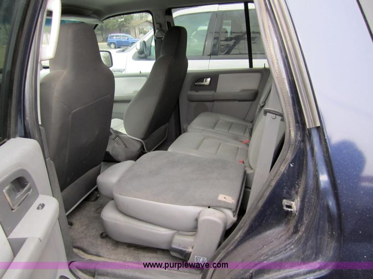 image for item 2989 2004 Ford Expedition XLT