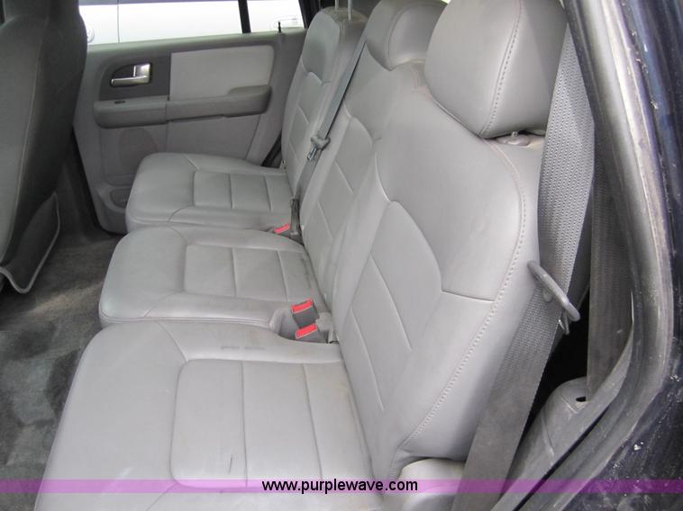 image for item 2989 2004 Ford Expedition XLT
