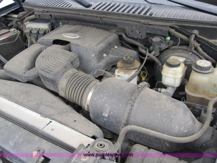 image for item 2989 2004 Ford Expedition XLT