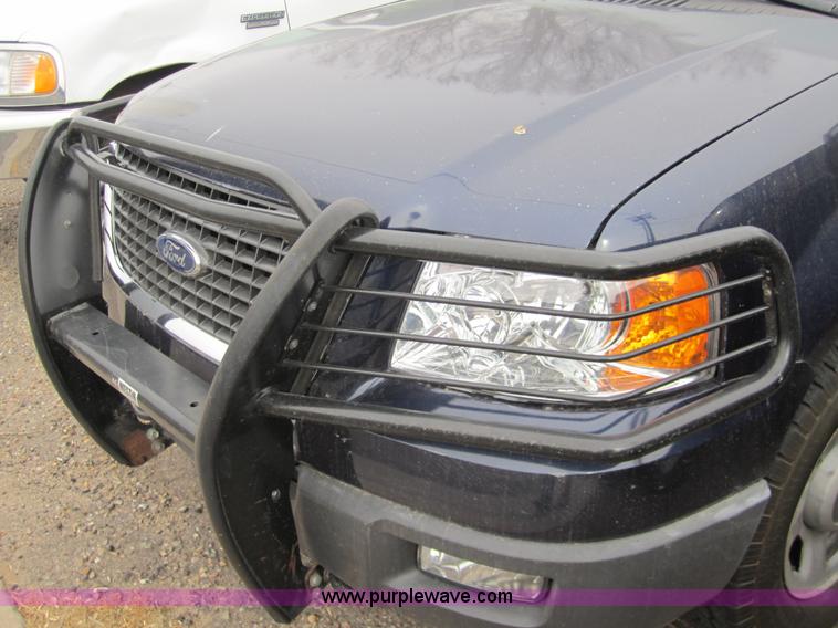 image for item 2989 2004 Ford Expedition XLT