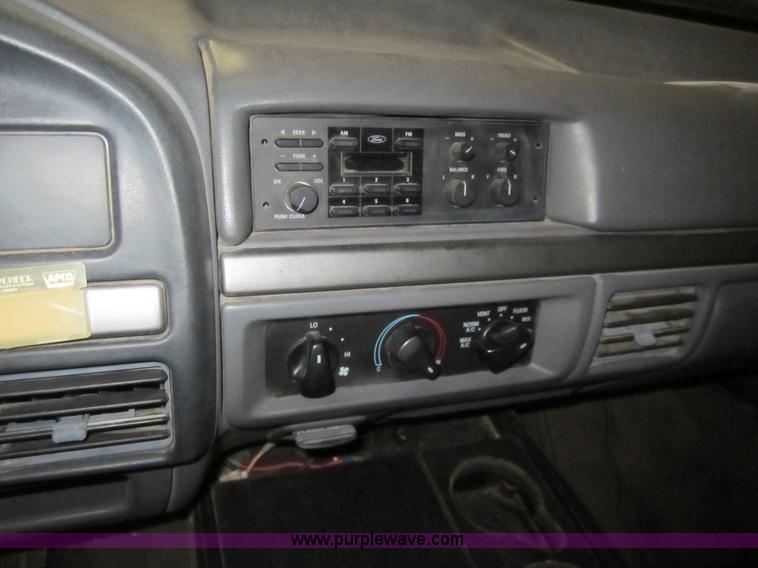 image for item 3324 1993 Ford F150 XLT pickup truck