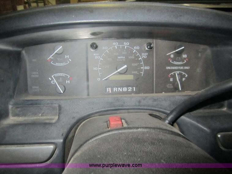 image for item 3324 1993 Ford F150 XLT pickup truck