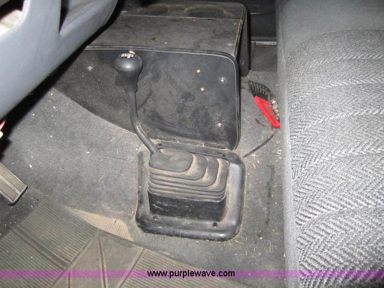 image for item 3324 1993 Ford F150 XLT pickup truck