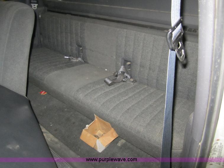 image for item 3324 1993 Ford F150 XLT pickup truck