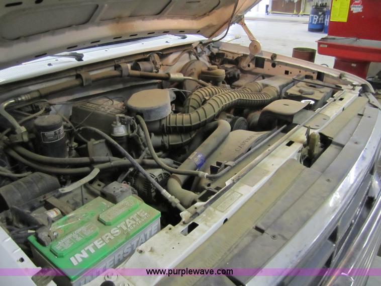 image for item 3324 1993 Ford F150 XLT pickup truck