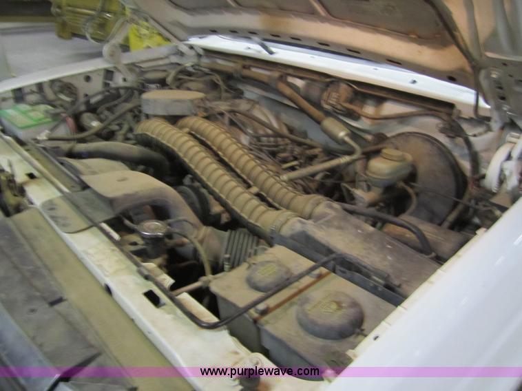 image for item 3324 1993 Ford F150 XLT pickup truck