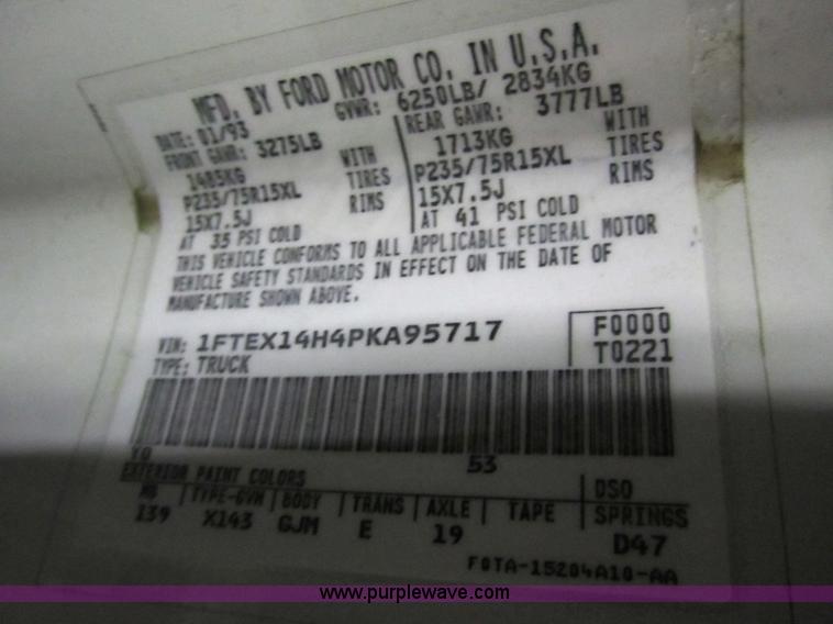 image for item 3324 1993 Ford F150 XLT pickup truck