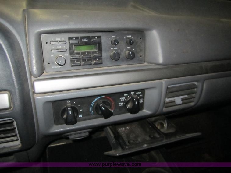 image for item 3325 1993 Ford F150 XLT pickup truck