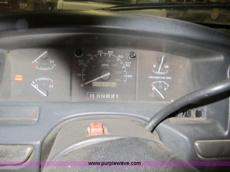 image for item 3325 1993 Ford F150 XLT pickup truck