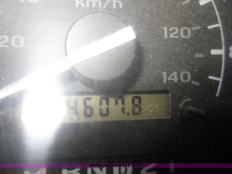 image for item 3325 1993 Ford F150 XLT pickup truck