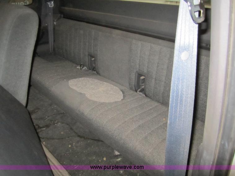 image for item 3325 1993 Ford F150 XLT pickup truck