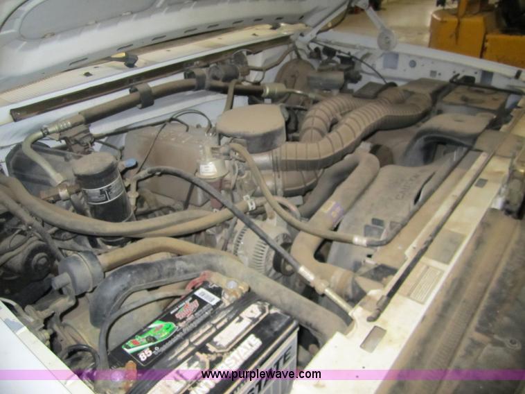 image for item 3325 1993 Ford F150 XLT pickup truck