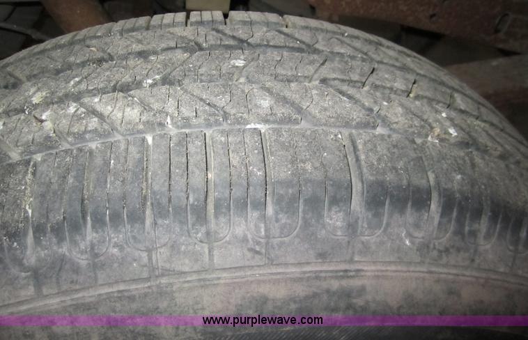 image for item 3325 1993 Ford F150 XLT pickup truck