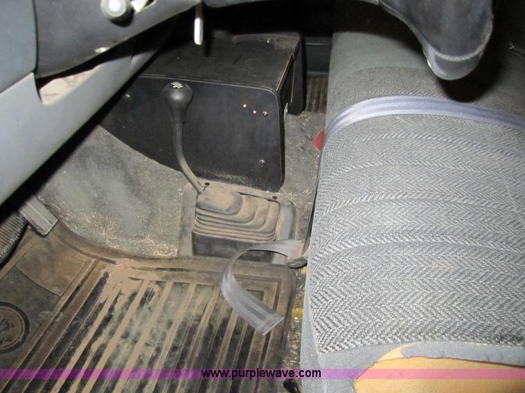 image for item 3325 1993 Ford F150 XLT pickup truck