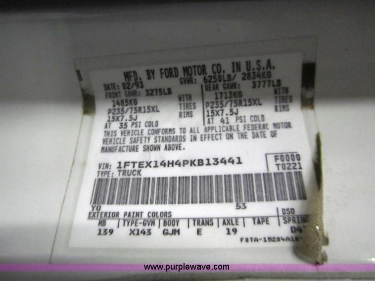 image for item 3325 1993 Ford F150 XLT pickup truck