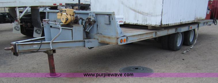 image for item 3332 1992 28' flatbed trailer
