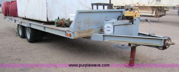 image for item 3332 1992 28' flatbed trailer